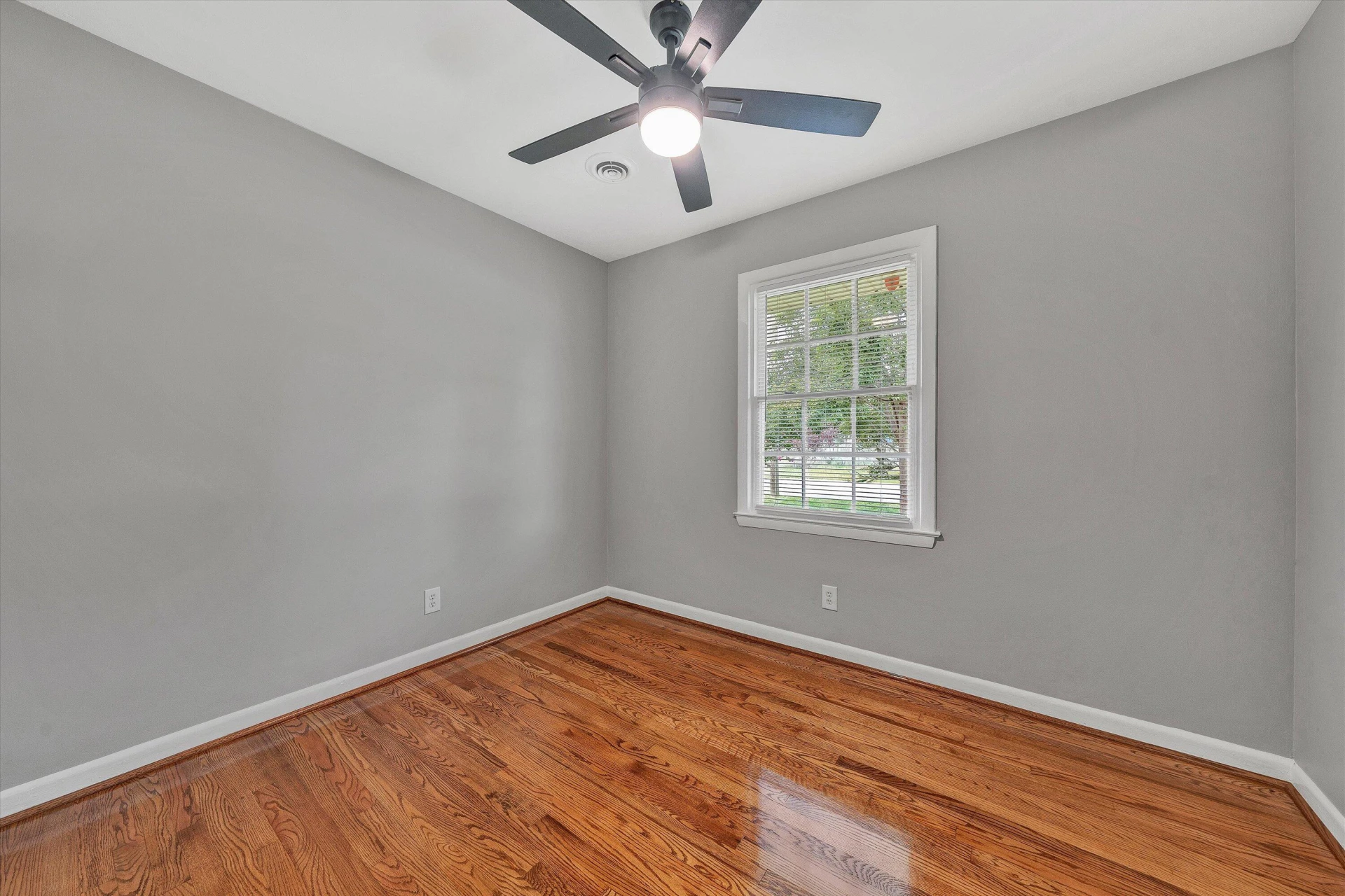 2132 Bainbridge DR - Photo 15