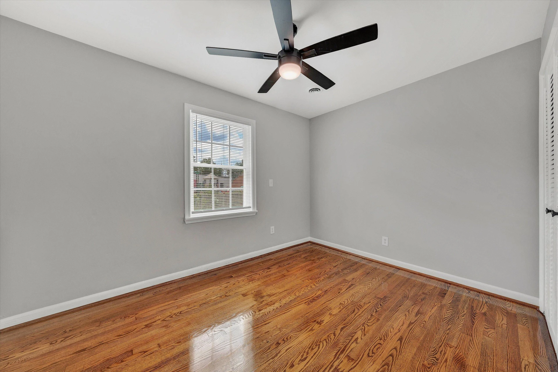 2132 Bainbridge DR - Photo 16