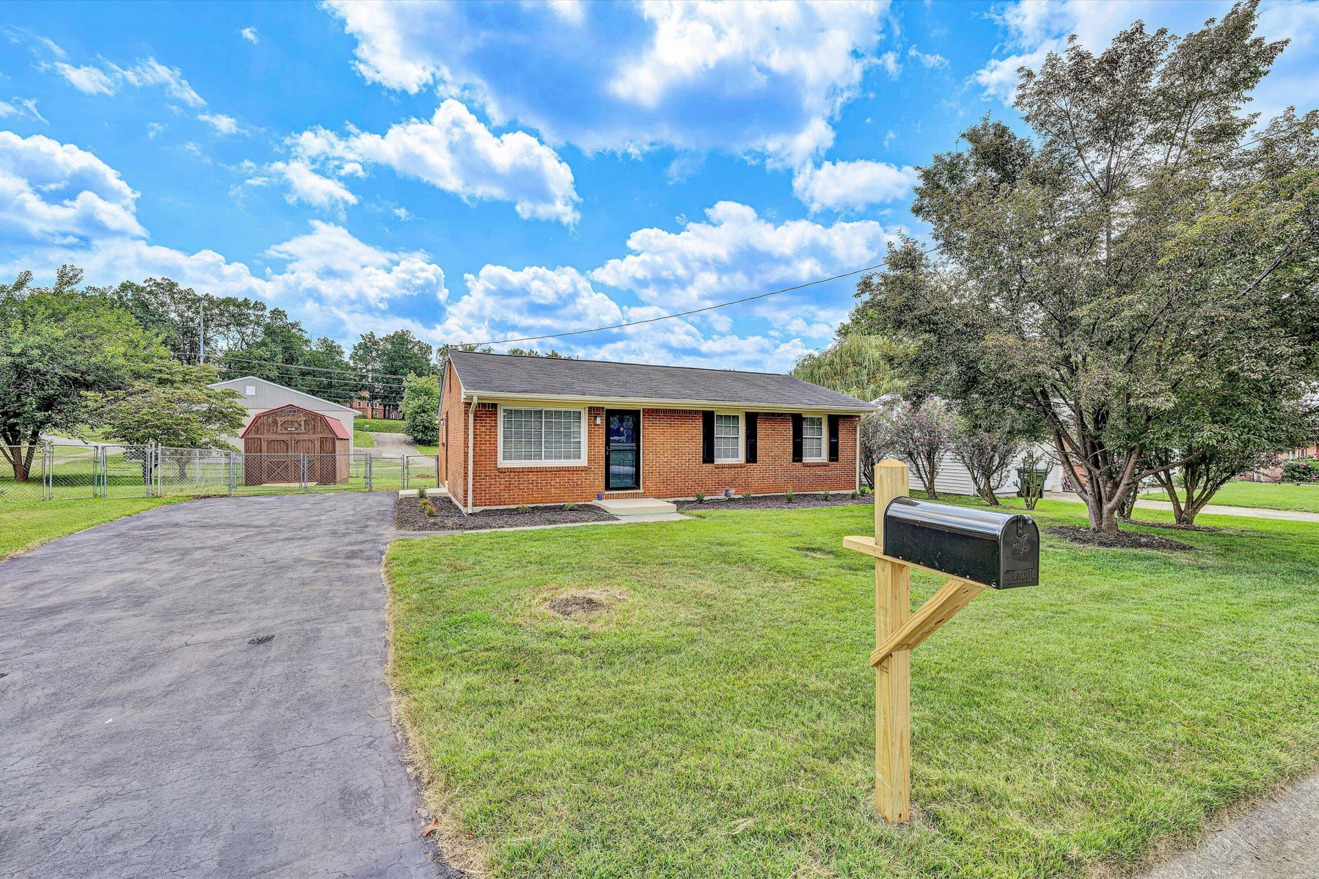 2132 Bainbridge DR - Photo 3