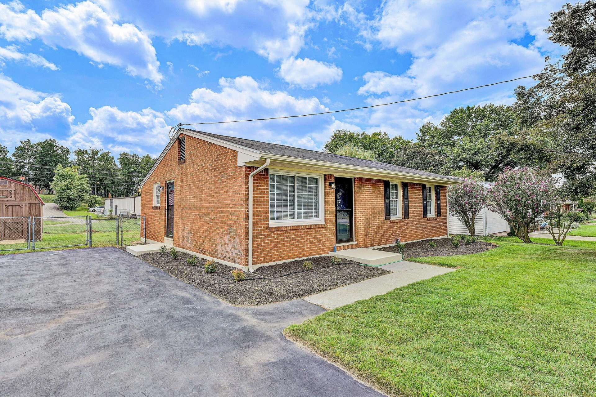 2132 Bainbridge DR - Photo 4