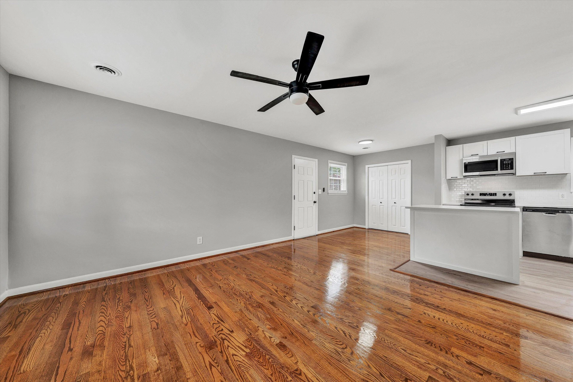 2132 Bainbridge DR - Photo 5
