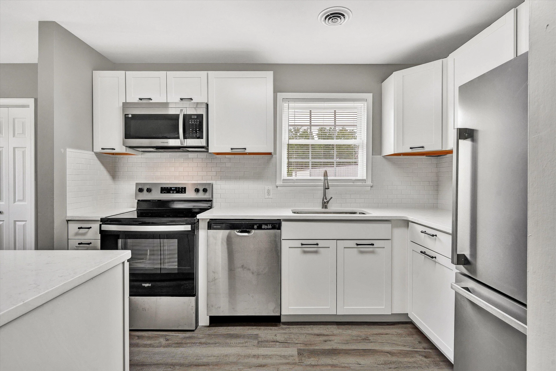 2132 Bainbridge DR - Photo 8