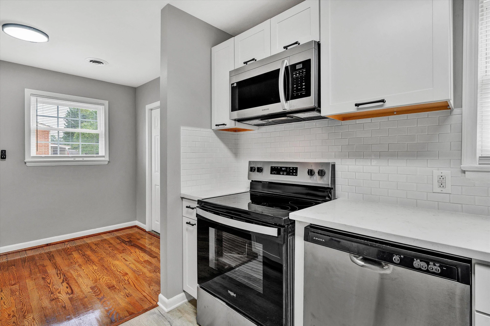 2132 Bainbridge DR - Photo 9