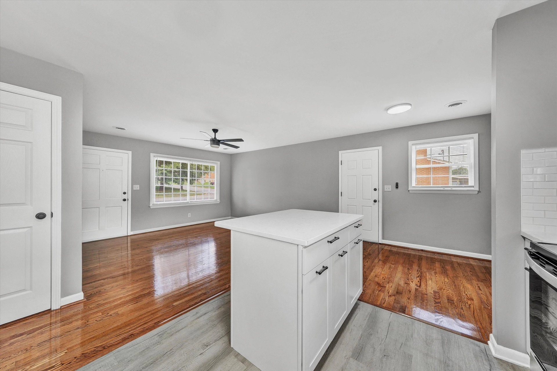 2132 Bainbridge DR - Photo 10