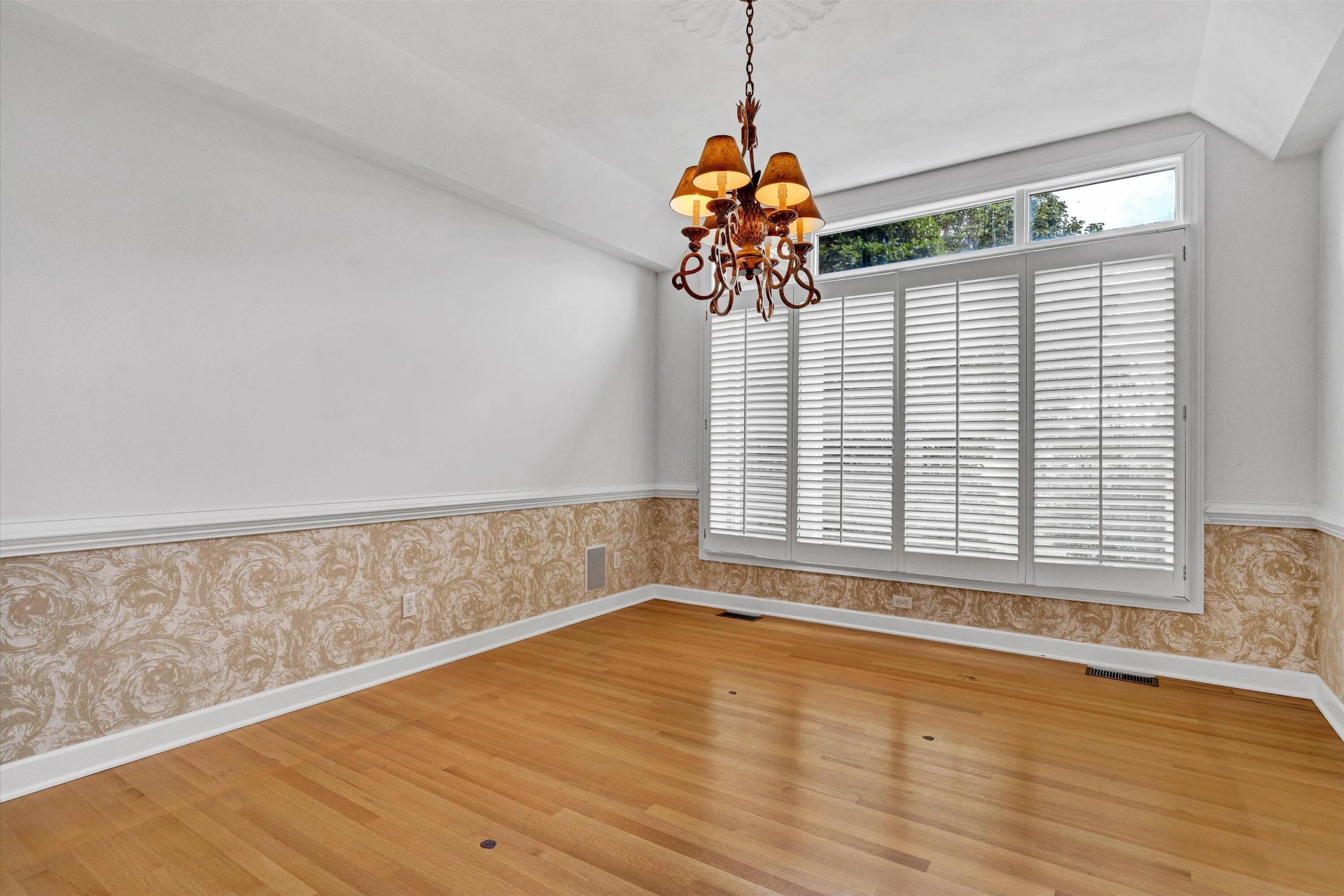 561 Ashley WAY - Photo 14