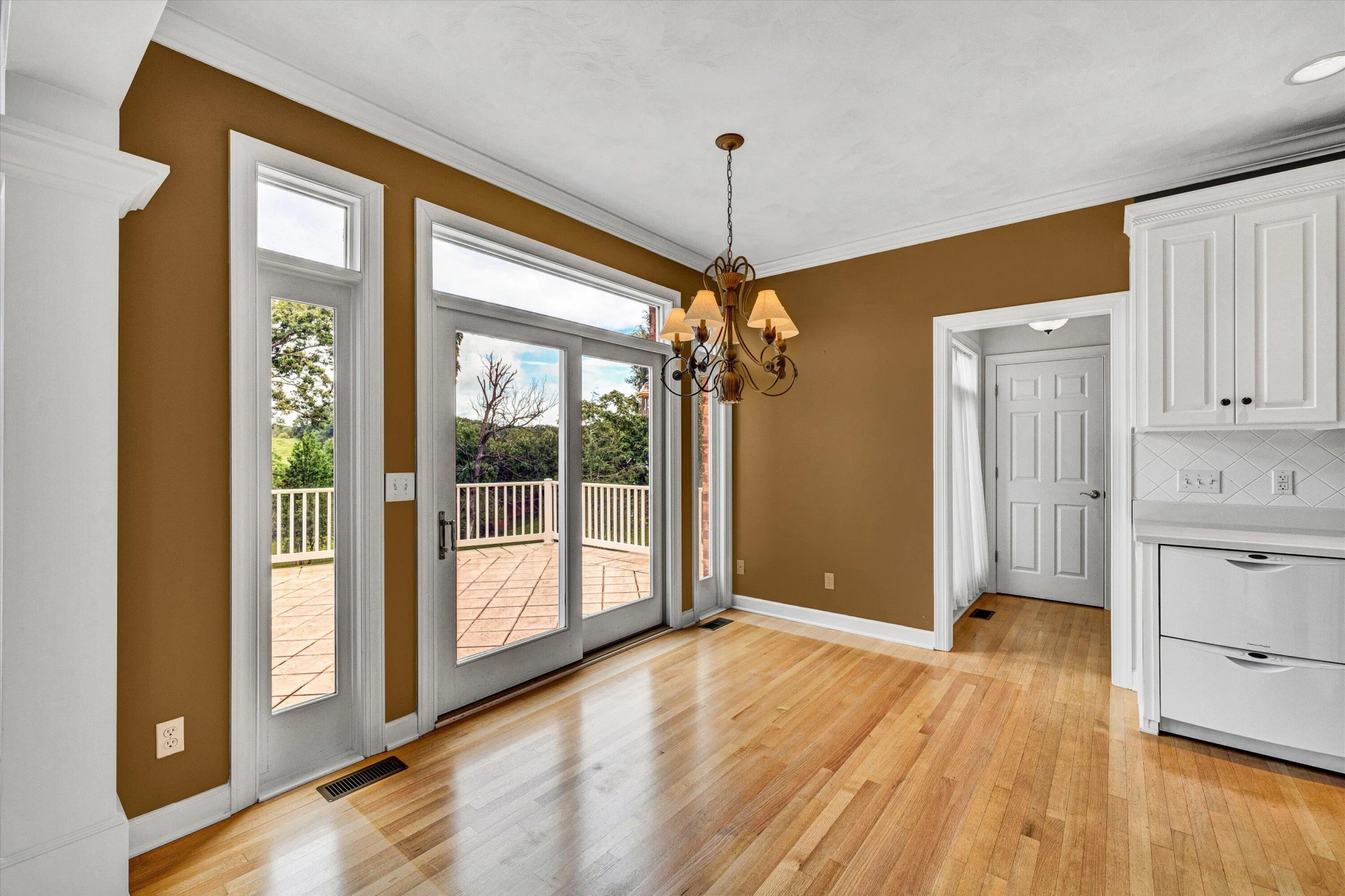561 Ashley WAY - Photo 19