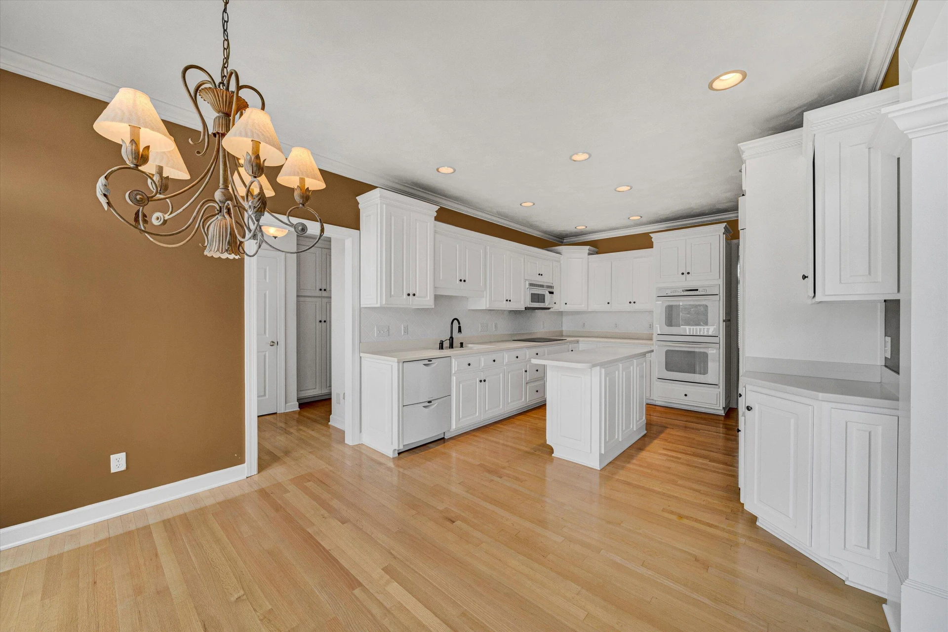 561 Ashley WAY - Photo 20
