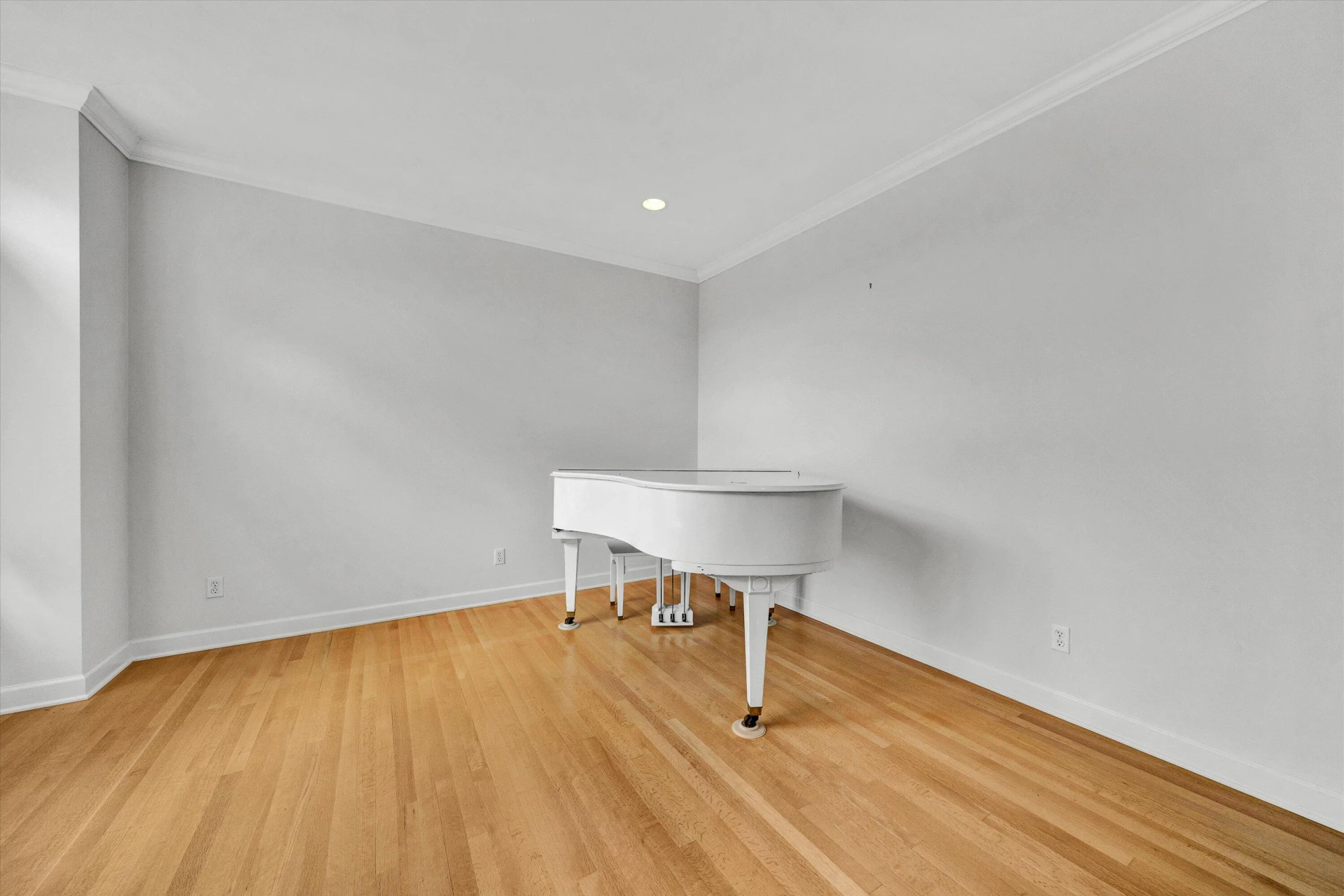 561 Ashley WAY - Photo 10