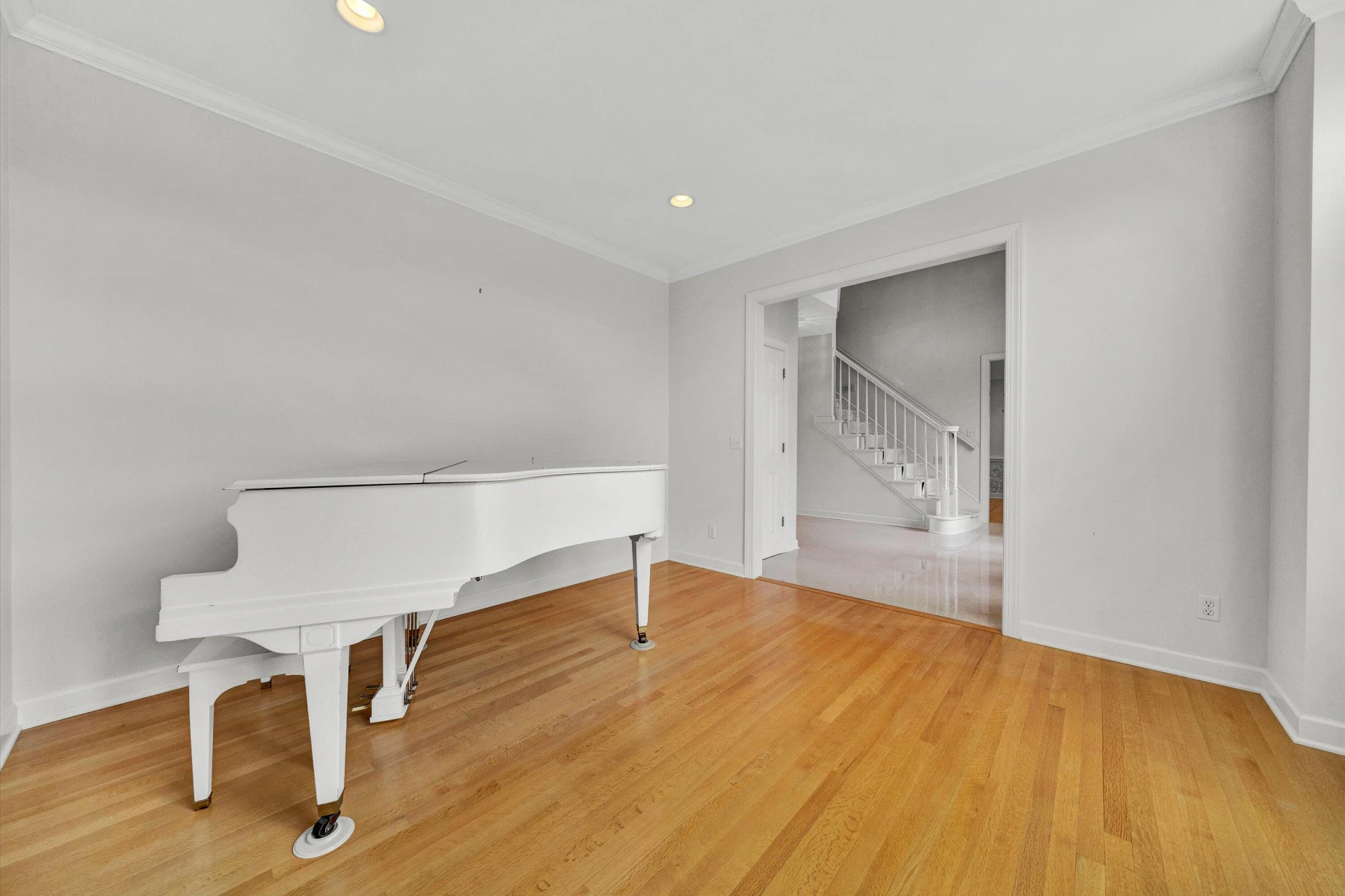 561 Ashley WAY - Photo 11
