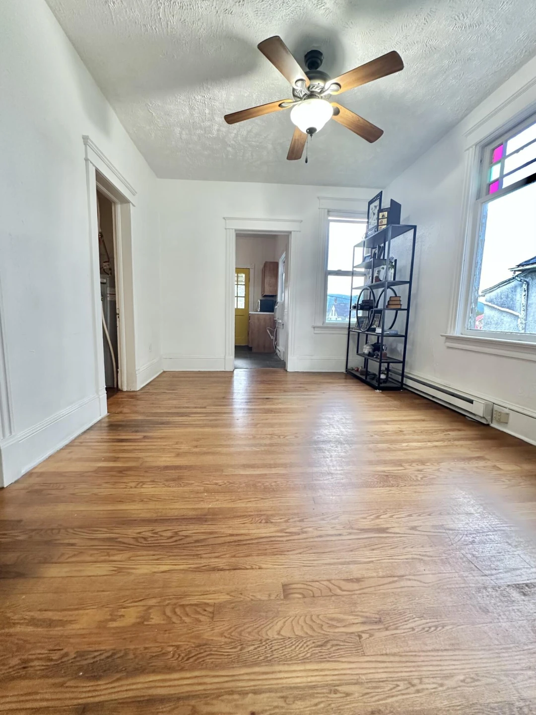 327 E Hawthorne ST - Photo 10