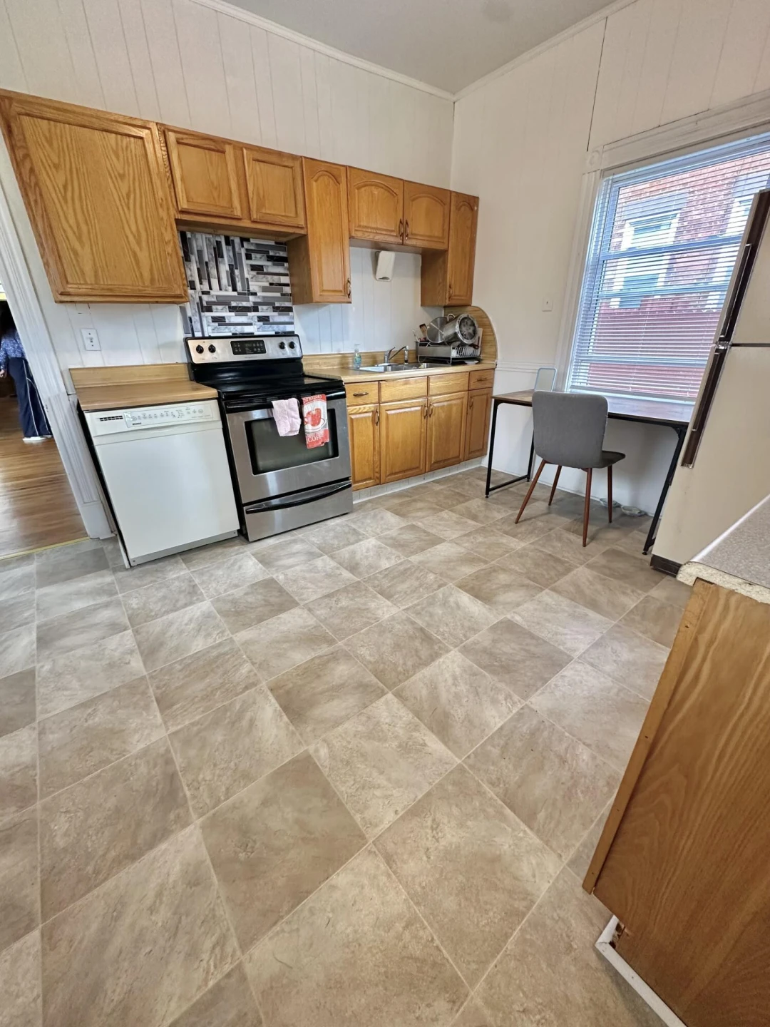 327 E Hawthorne ST - Photo 12