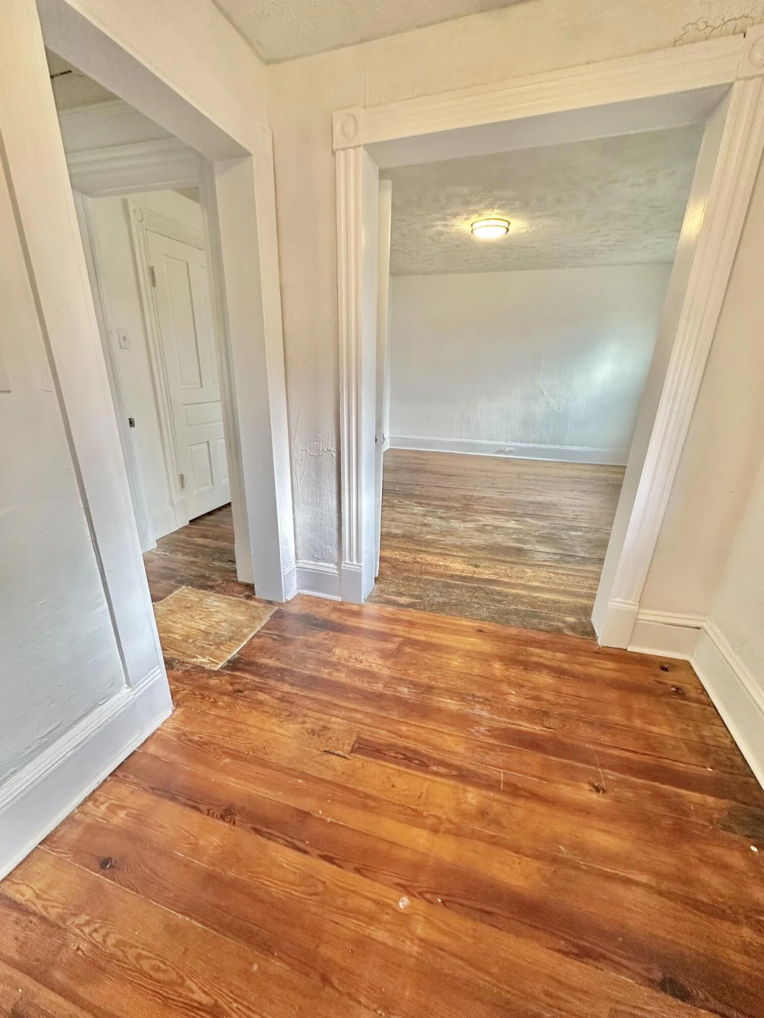 327 E Hawthorne ST - Photo 21