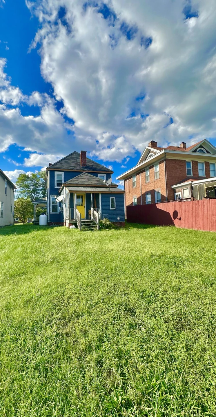 327 E Hawthorne ST - Photo 28