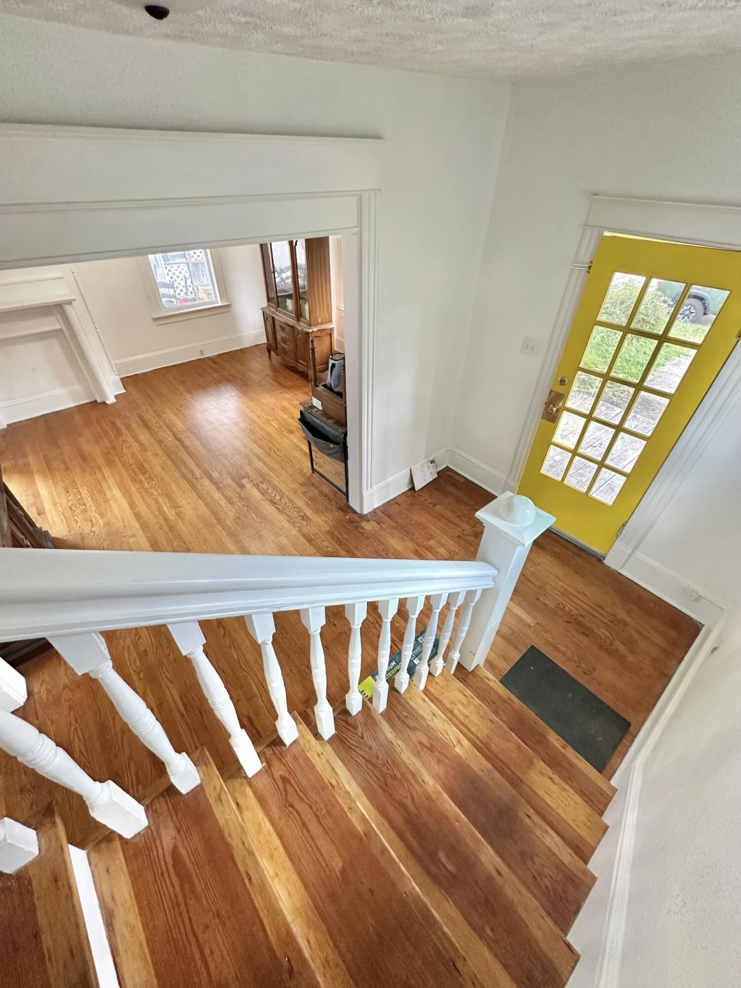327 E Hawthorne ST - Photo 4