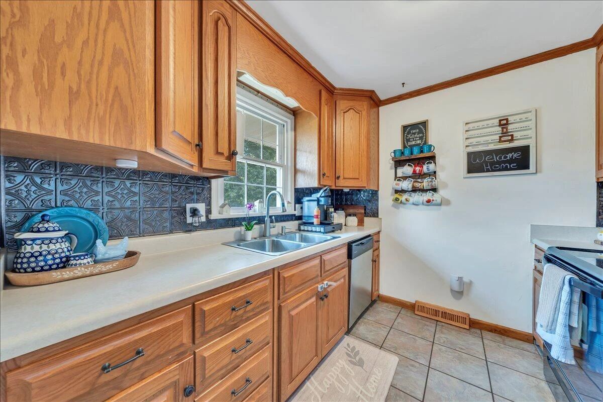 3077 Woodway RD - Photo 10