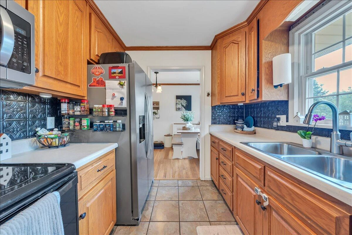 3077 Woodway RD - Photo 11