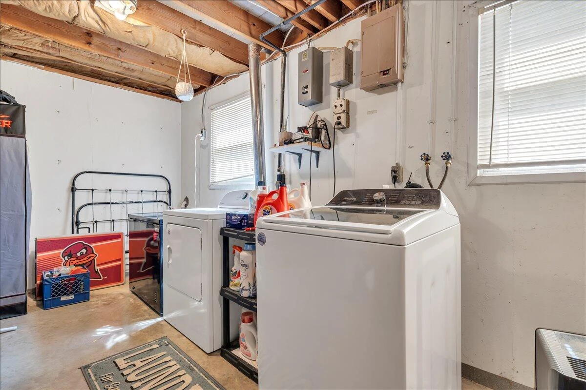 3077 Woodway RD - Photo 28