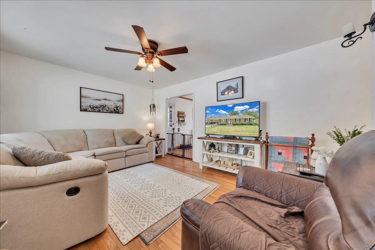 3077 Woodway RD - Photo 3
