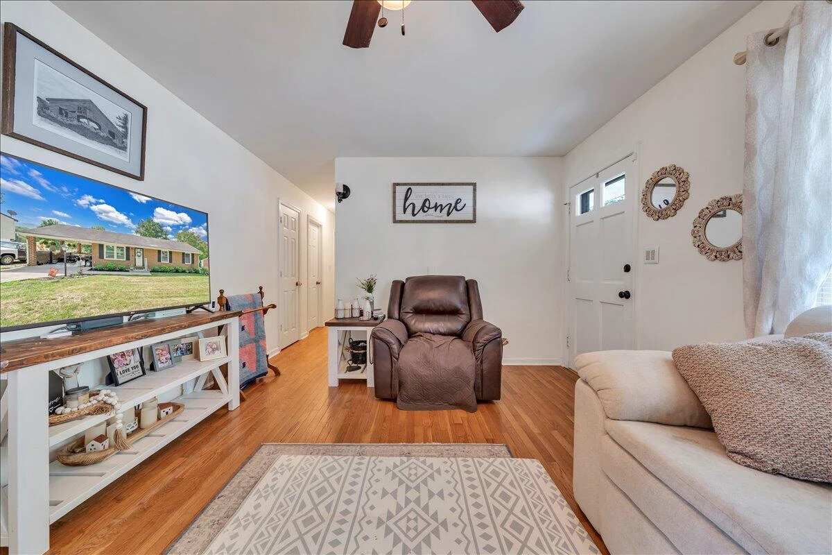 3077 Woodway RD - Photo 4