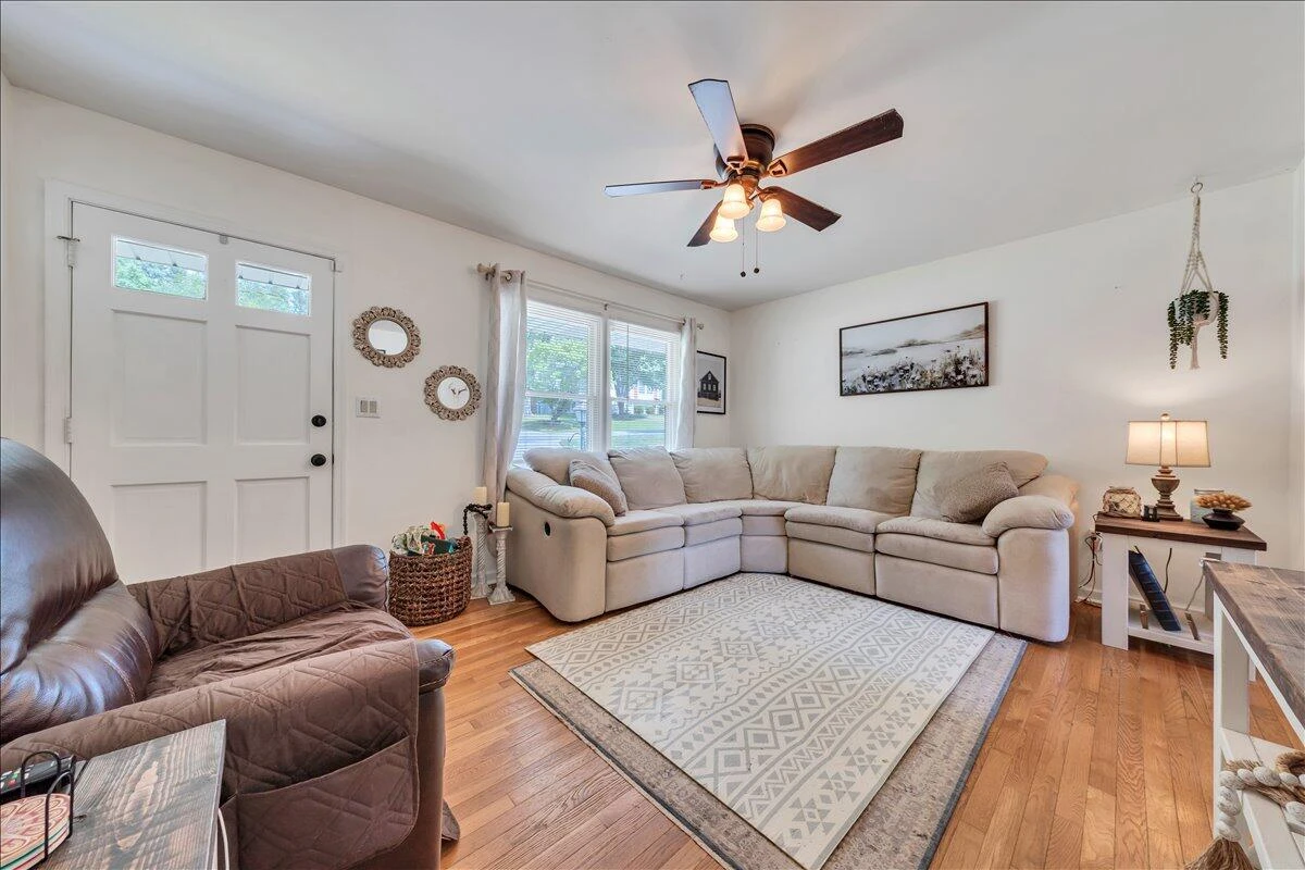 3077 Woodway RD - Photo 5