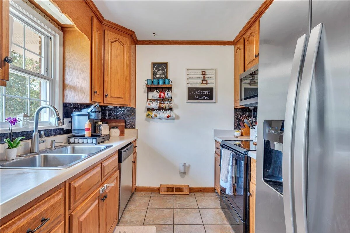 3077 Woodway RD - Photo 9