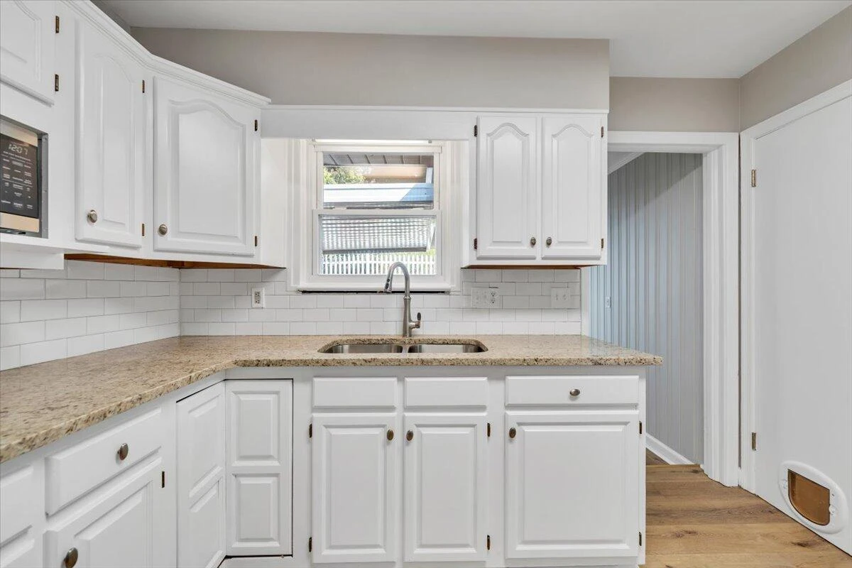 2413 Brambleton AVE SW - Photo 10
