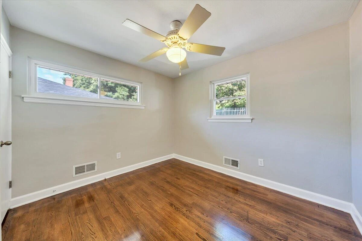 2413 Brambleton AVE SW - Photo 18