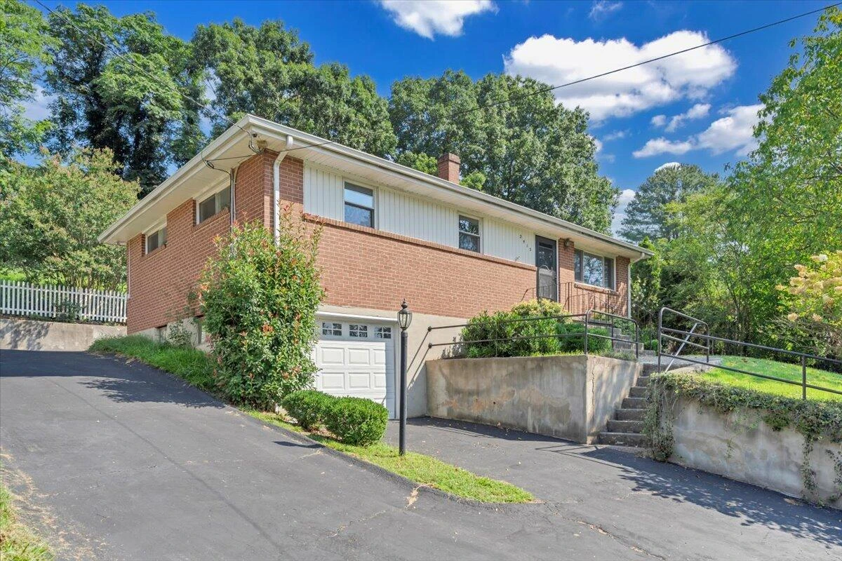 2413 Brambleton AVE SW - Photo 4