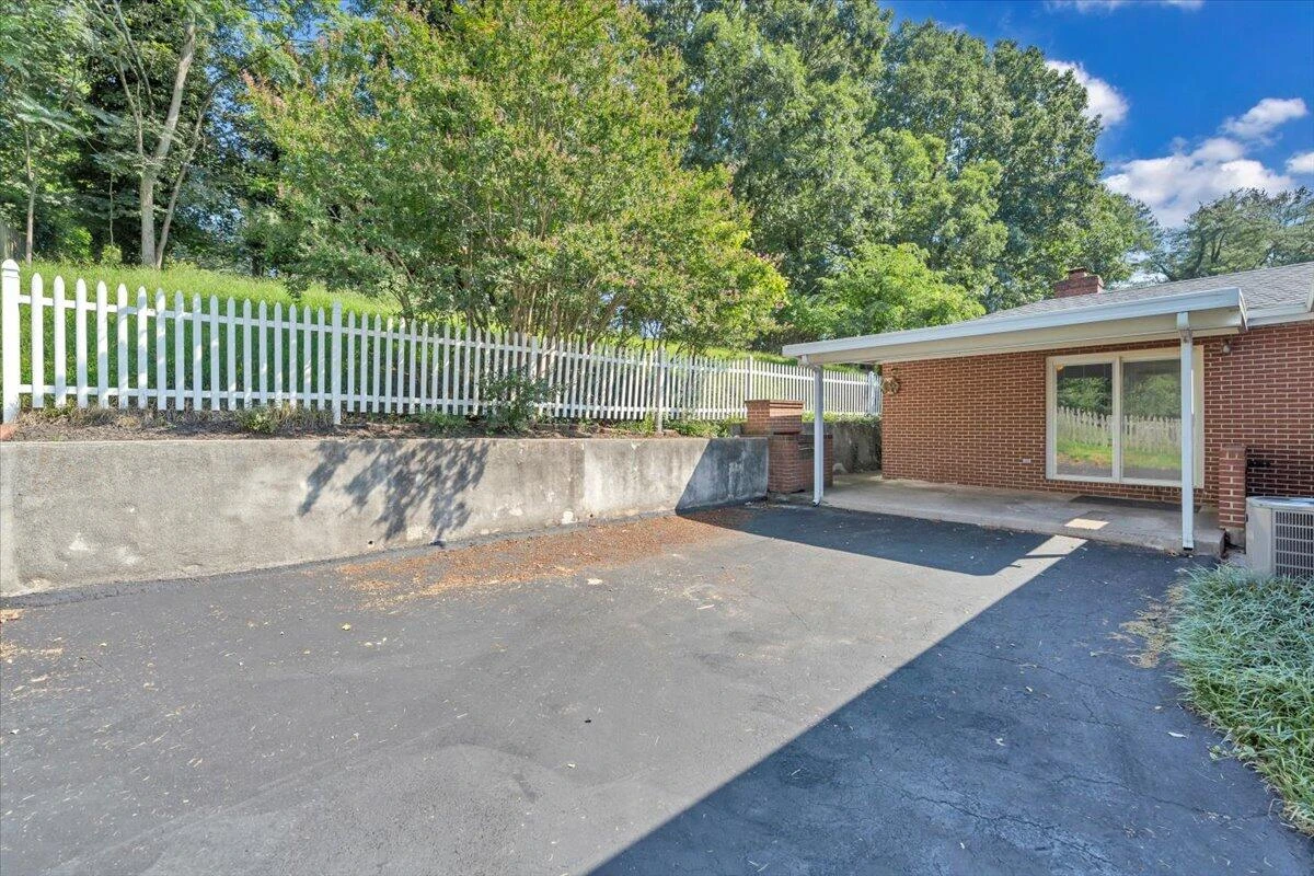 2413 Brambleton AVE SW - Photo 6