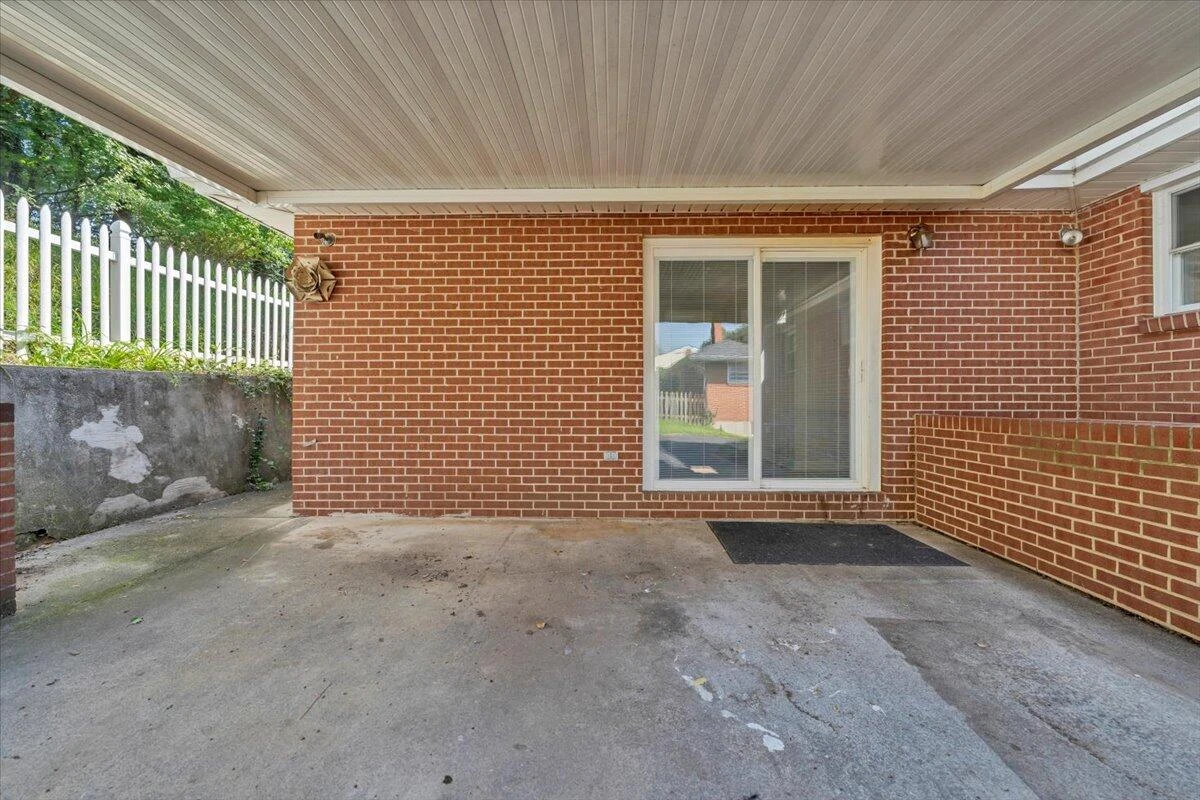 2413 Brambleton AVE SW - Photo 8