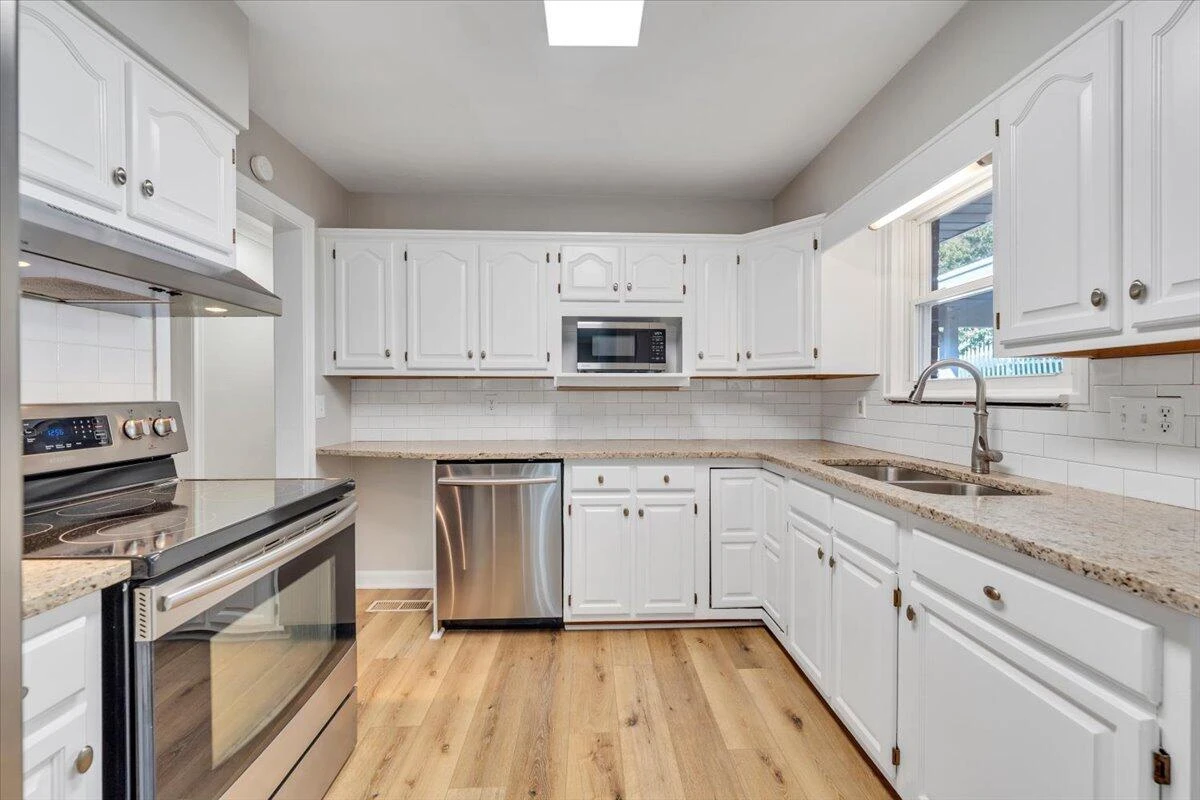 2413 Brambleton AVE SW - Photo 9