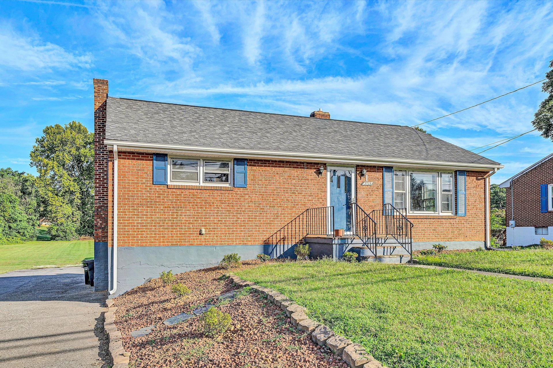 3725 Colonial AVE - Photo 2