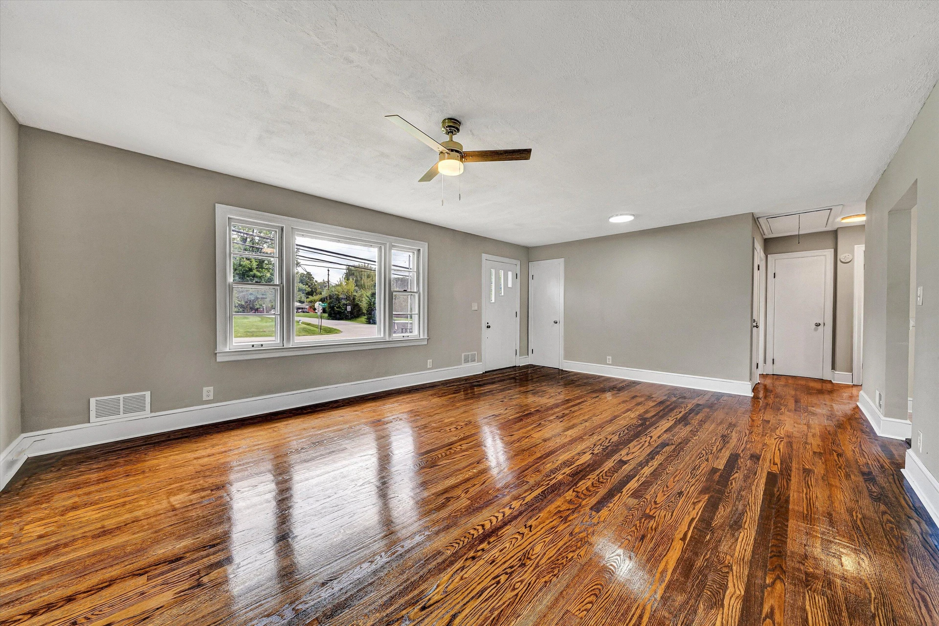 3725 Colonial AVE - Photo 3