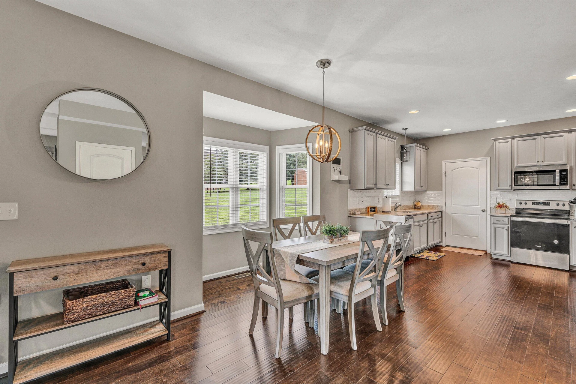 209 Edgemont DR - Photo 11