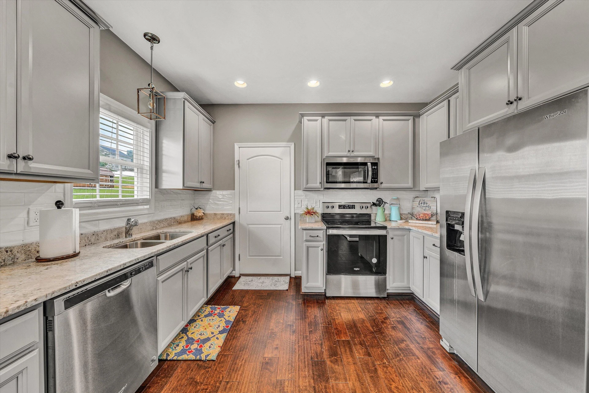 209 Edgemont DR - Photo 12