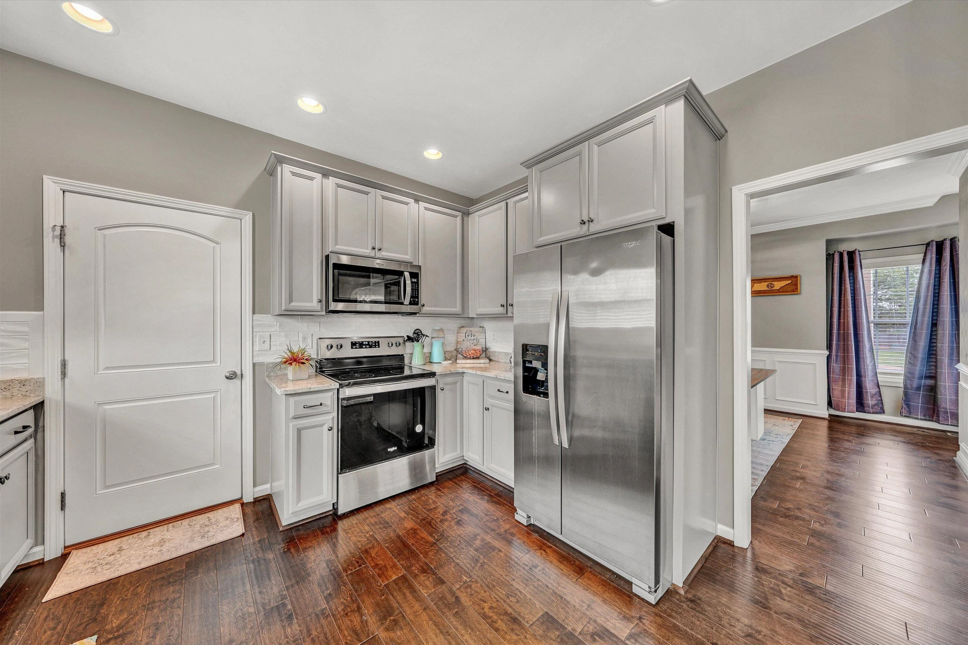 209 Edgemont DR - Photo 13
