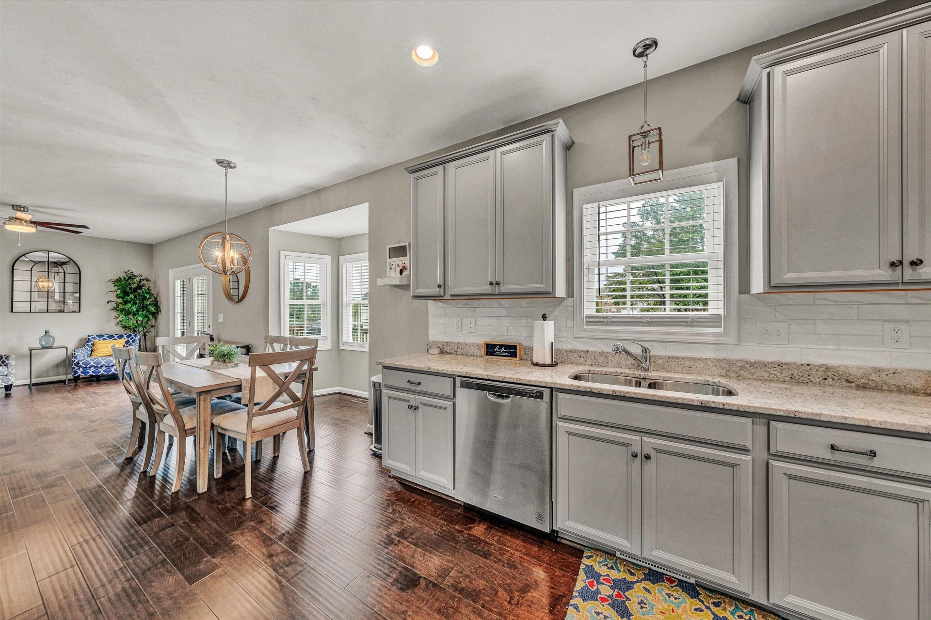 209 Edgemont DR - Photo 14