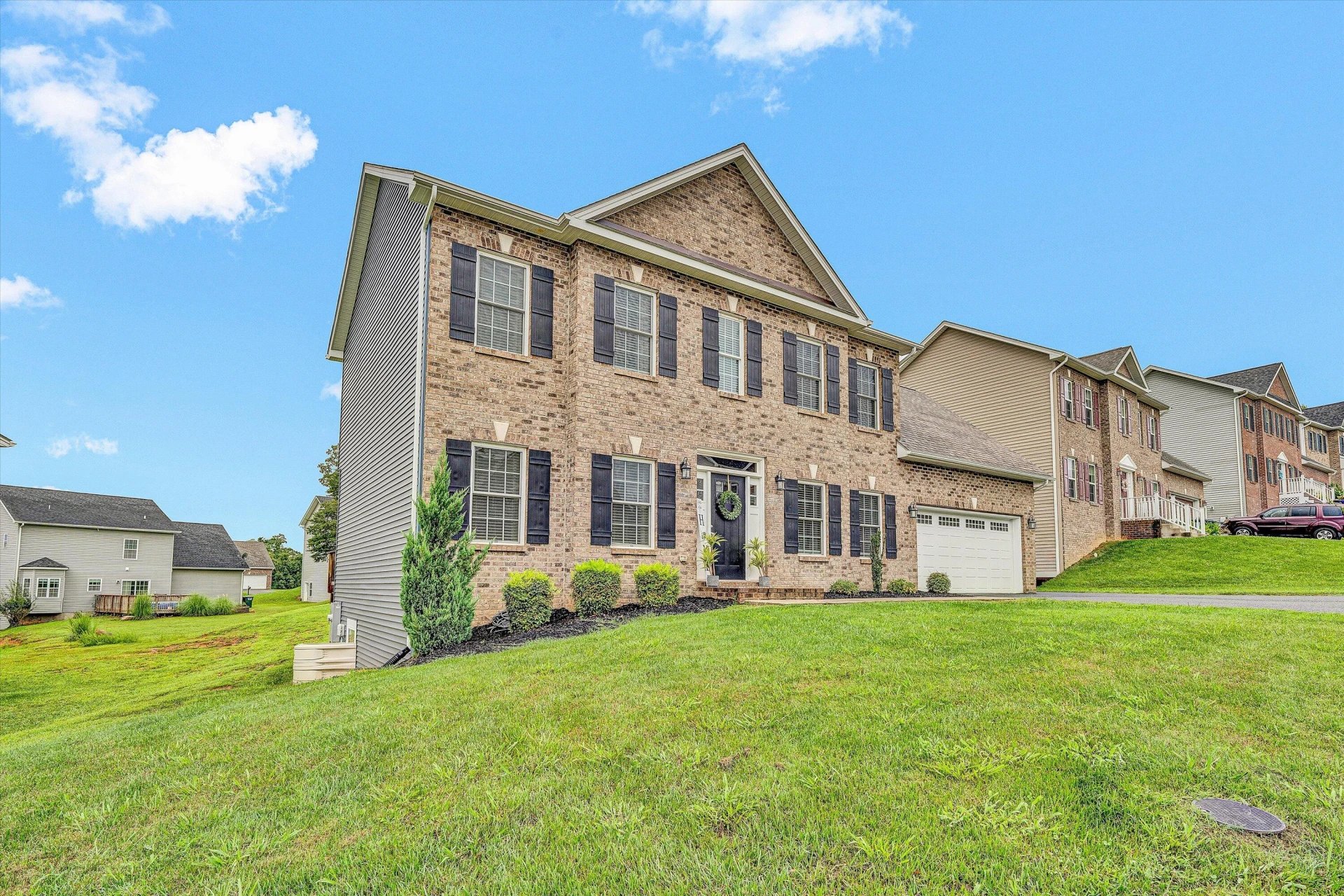 209 Edgemont DR - Photo 3