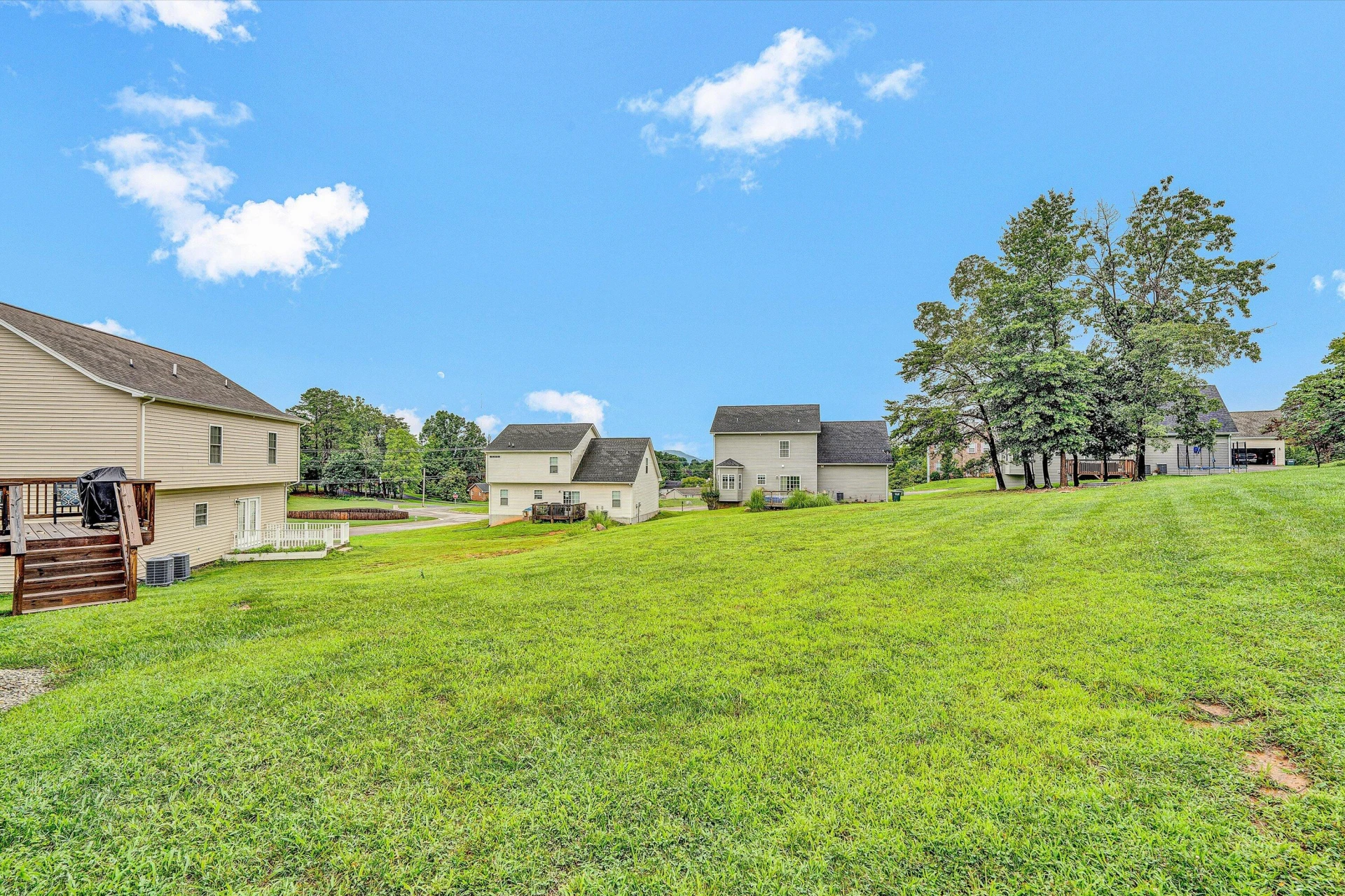 209 Edgemont DR - Photo 36