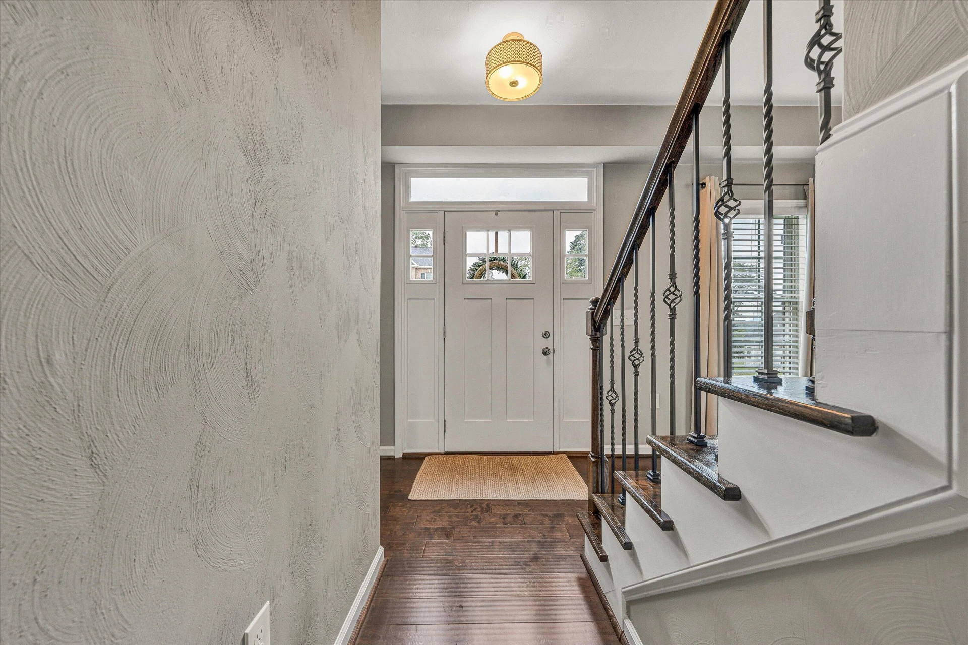 209 Edgemont DR - Photo 5
