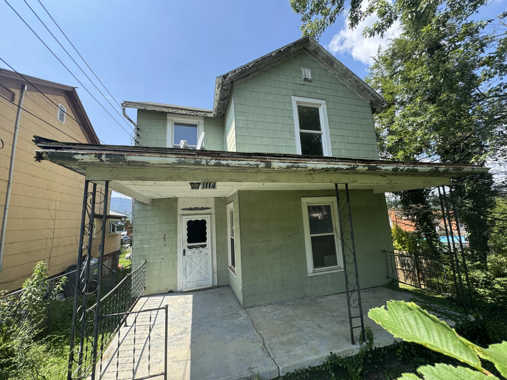 1114 Donovan ST
