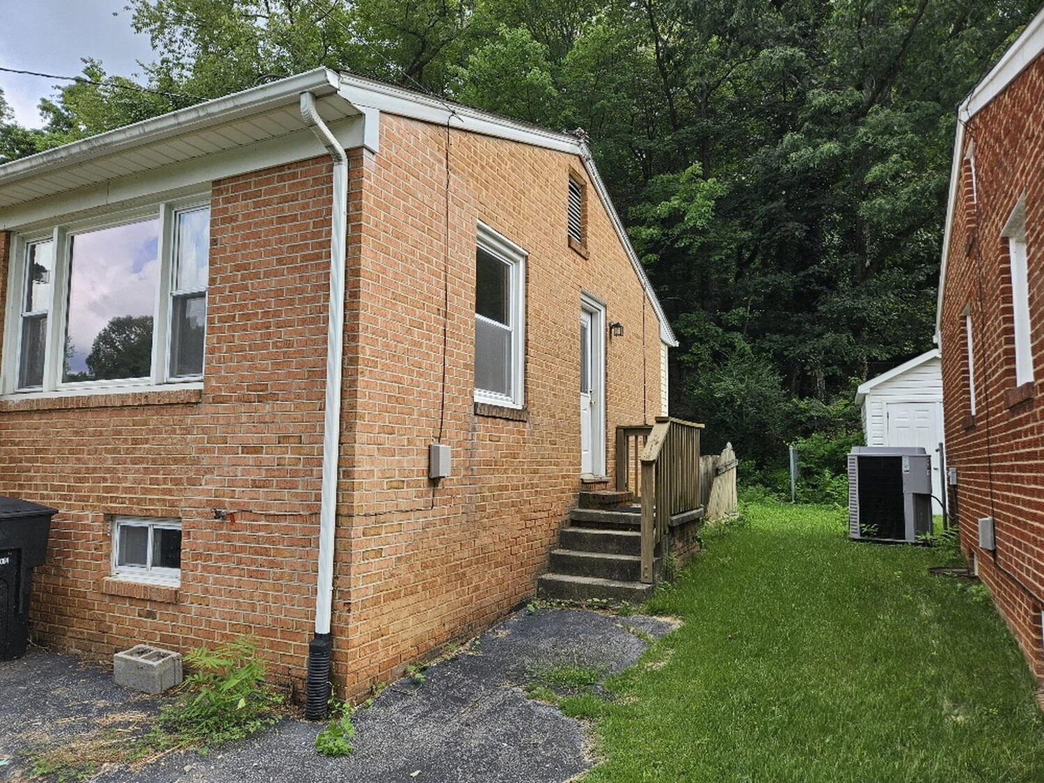 3432 Manassas DR - Photo 2