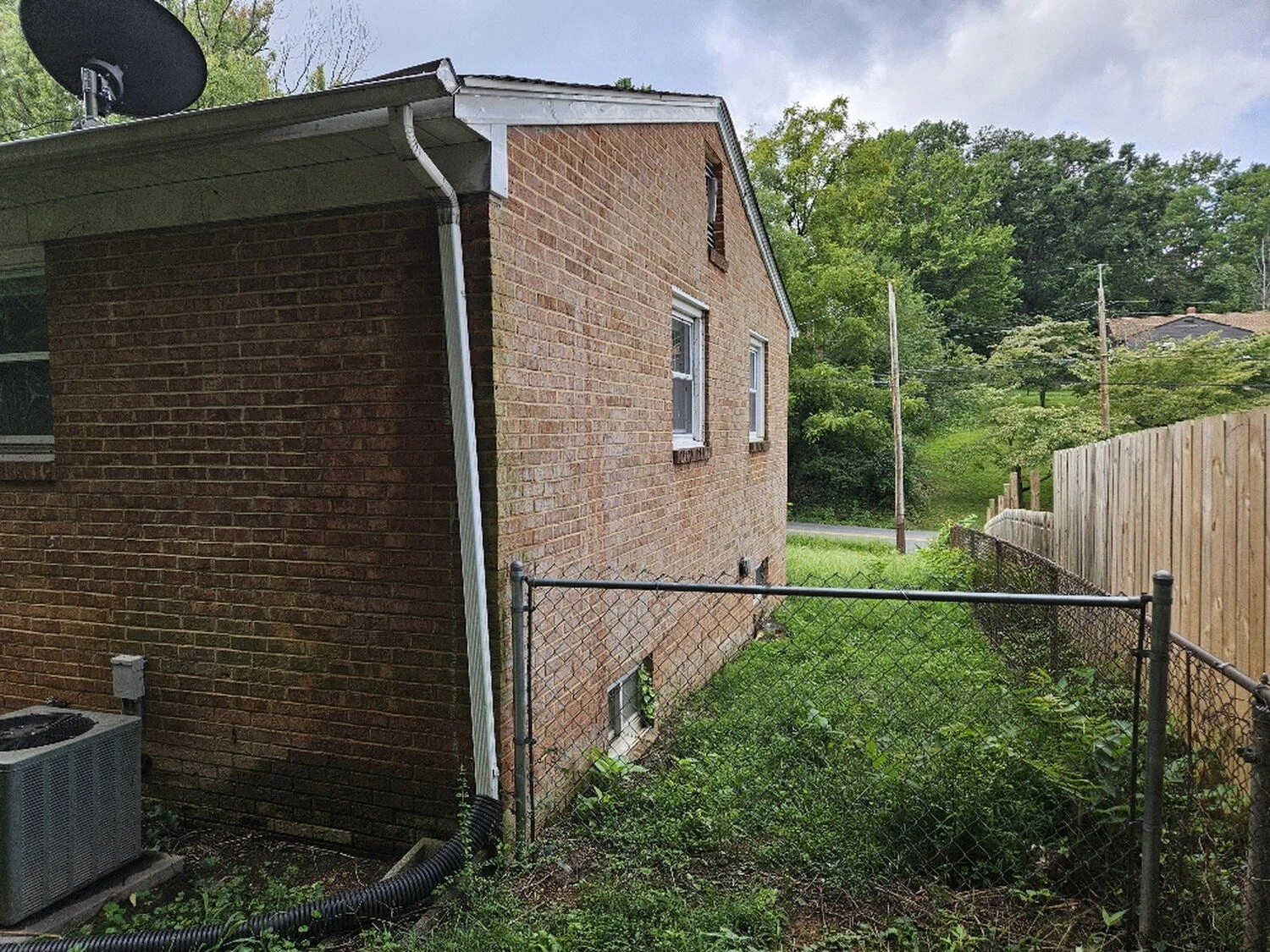 3432 Manassas DR - Photo 4