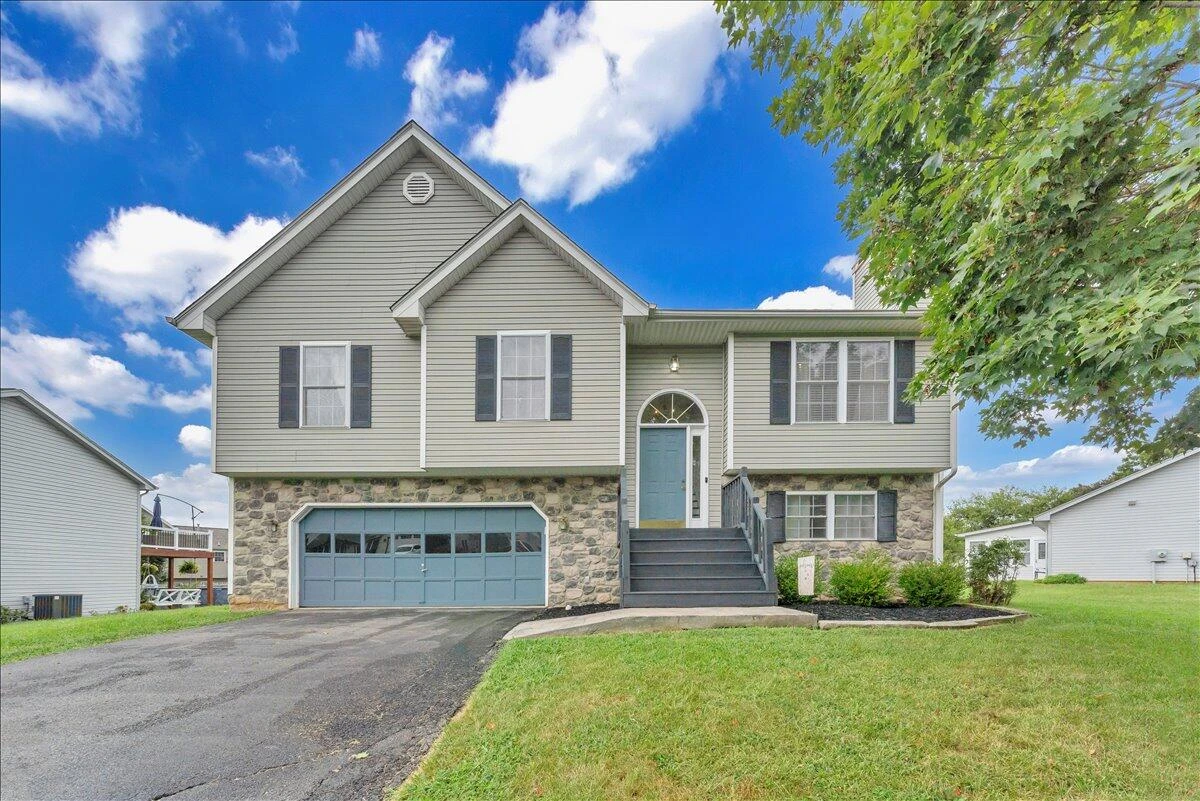 2414 Carlsbad CIR