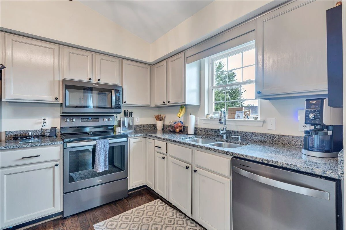 2414 Carlsbad CIR - Photo 12