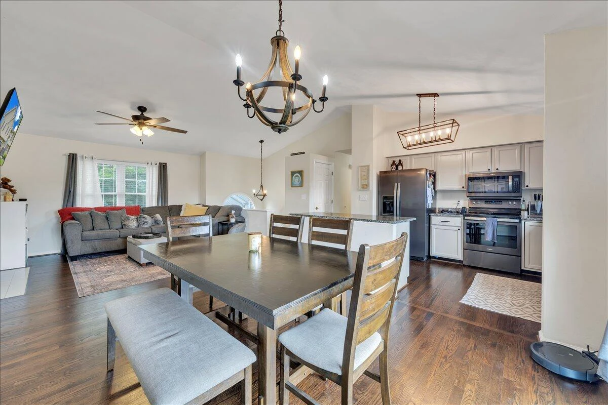 2414 Carlsbad CIR - Photo 13