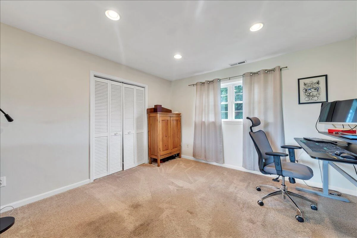 2414 Carlsbad CIR - Photo 18