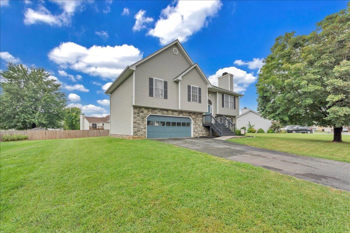 2414 Carlsbad CIR - Photo 2