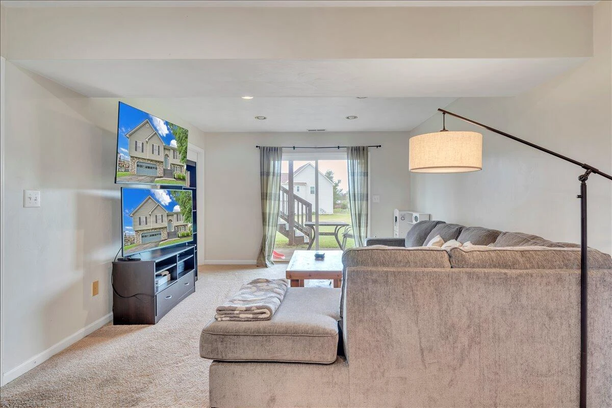 2414 Carlsbad CIR - Photo 28