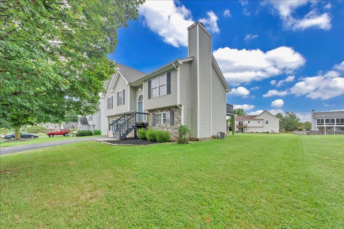 2414 Carlsbad CIR - Photo 3